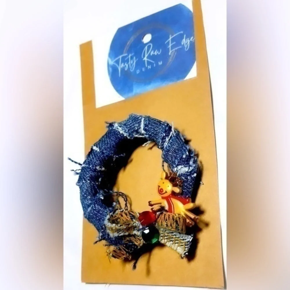 Tasty Raw Edge Denim Wreath-N-Reindeer Pin